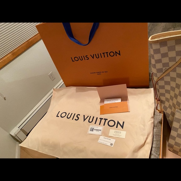 AUTHENTIC SOLD-OUT EVERYWHERE! GM Damier Azur Neverfull. 15.4 x 12.6 x 7.9 in. - Picture 9 of 13